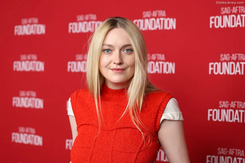 Dakota Fanning photo 15 of 728
