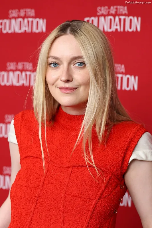 Dakota Fanning photo 16 of 728