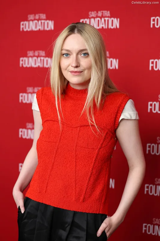 Dakota Fanning photo 18 of 728