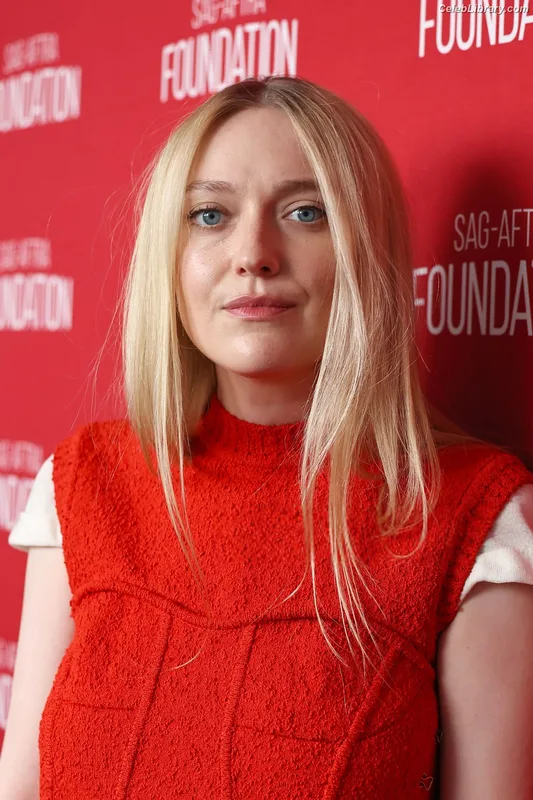 Dakota Fanning photo 19 of 728