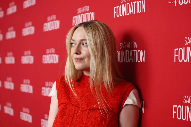 Dakota Fanning photo 21 of 728