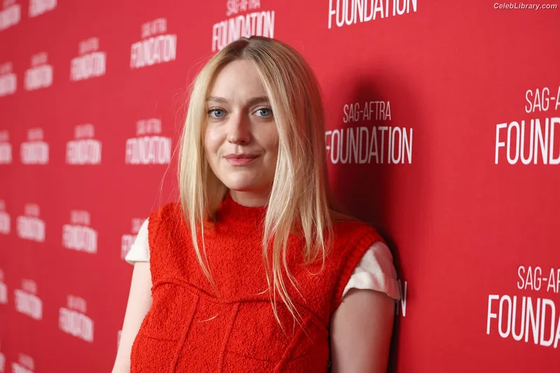 Dakota Fanning photo 23 of 728