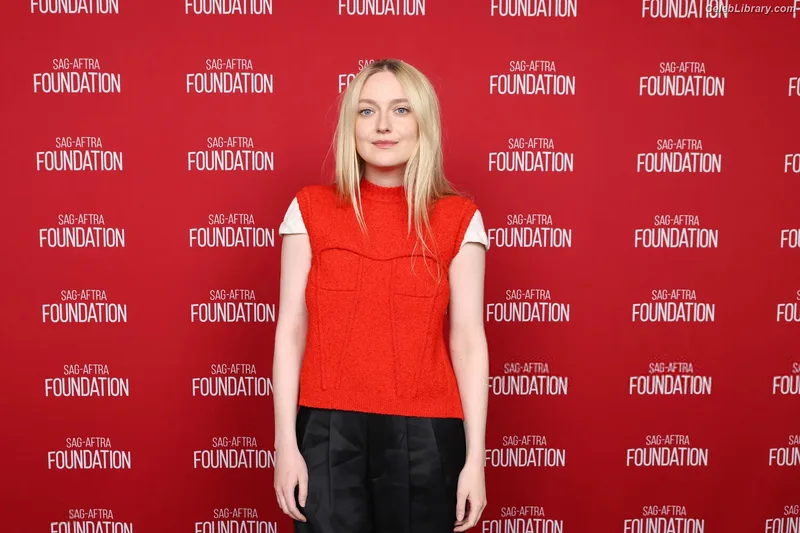 Dakota Fanning photo 1 of 728