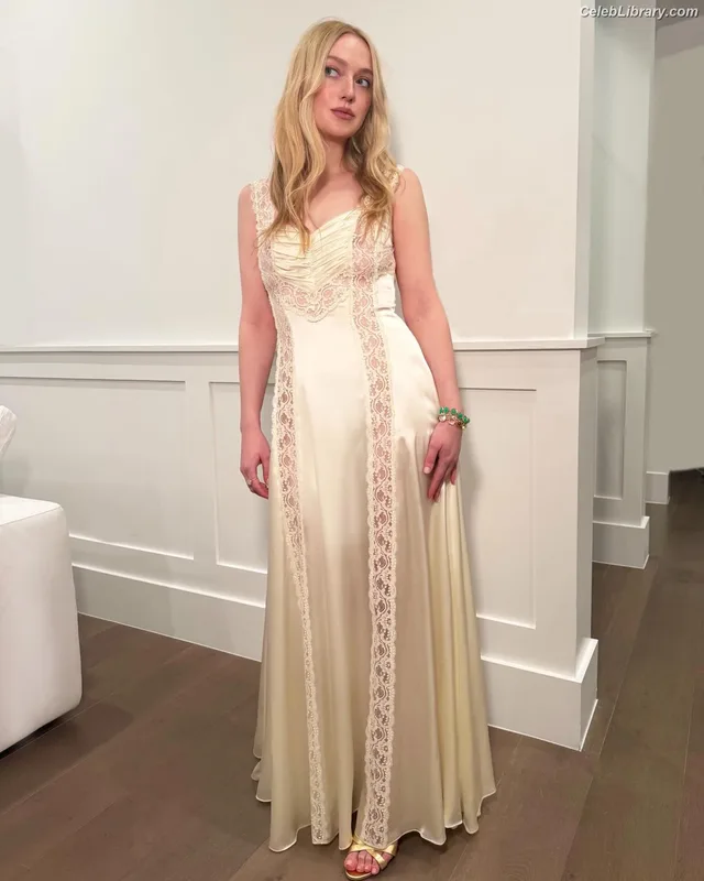 Dakota Fanning photo 9 of 728