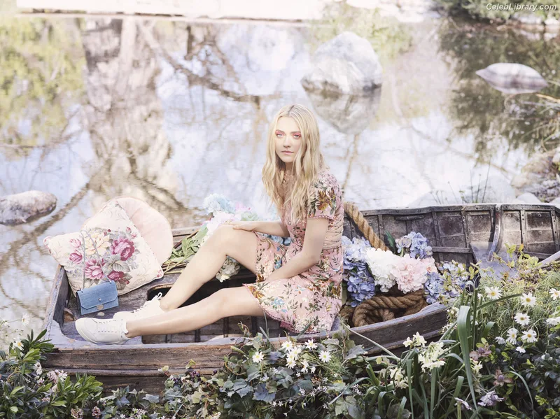 Dakota Fanning photo 24 of 728