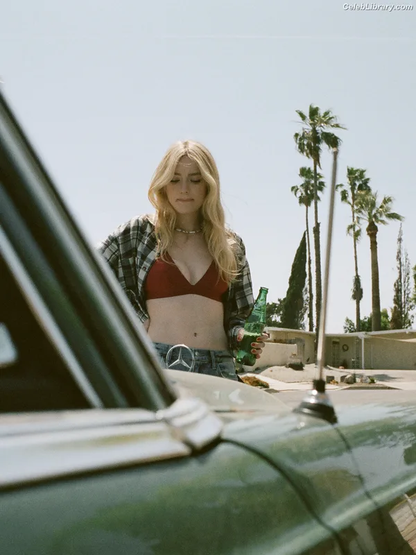 Dakota Fanning photo 3 of 728