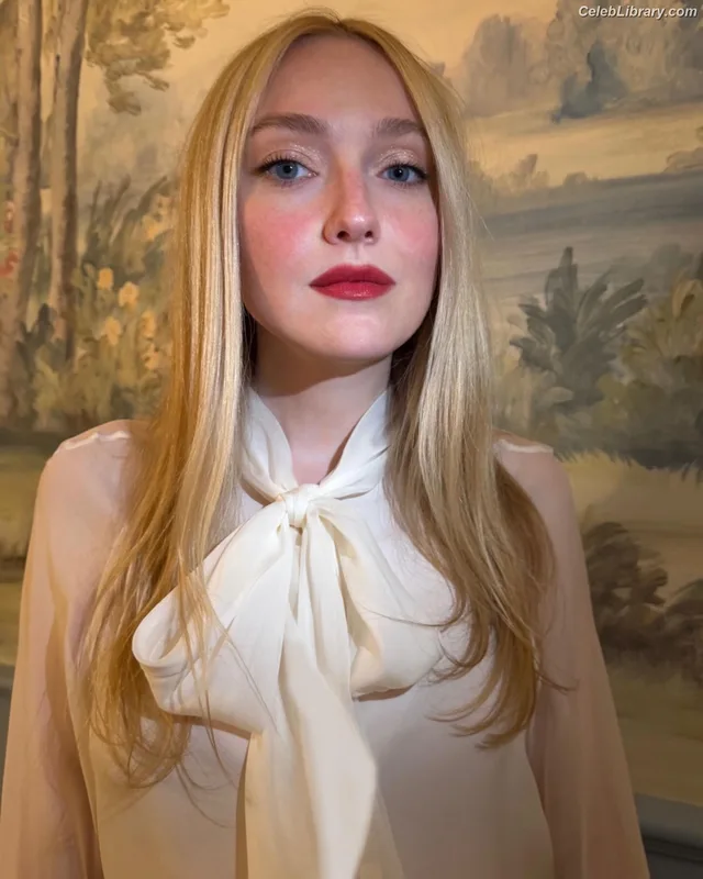 Dakota Fanning photo 4 of 728