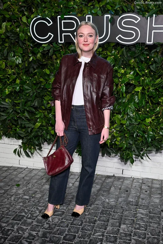 Dakota Fanning photo 5 of 728