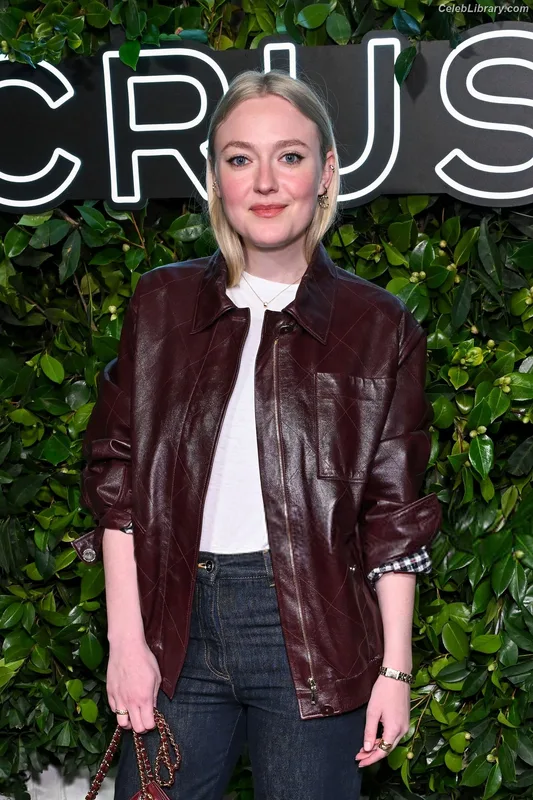 Dakota Fanning photo 8 of 728