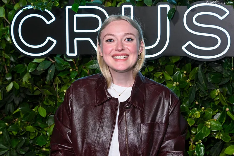 Dakota Fanning photo 10 of 728