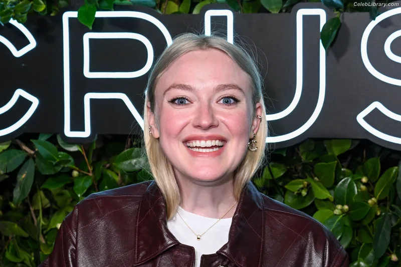 Dakota Fanning photo 11 of 728