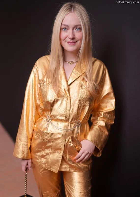 Dakota Fanning photo 12 of 728
