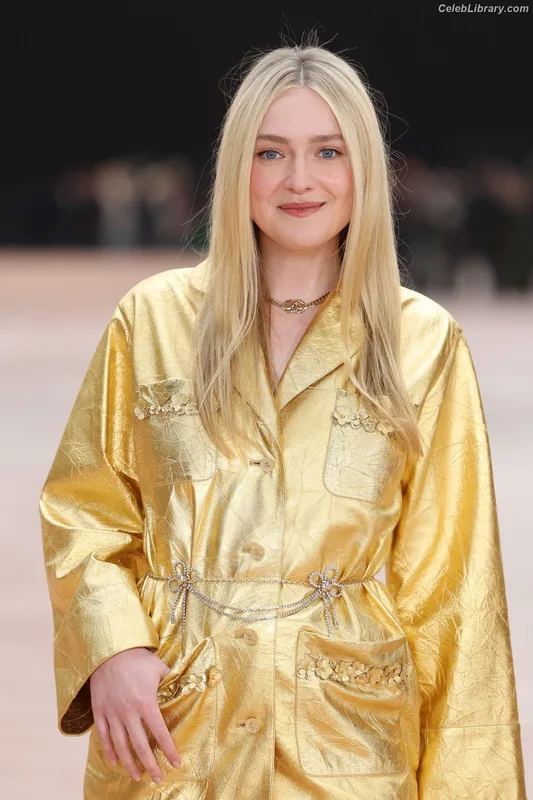 Dakota Fanning photo 11 of 728