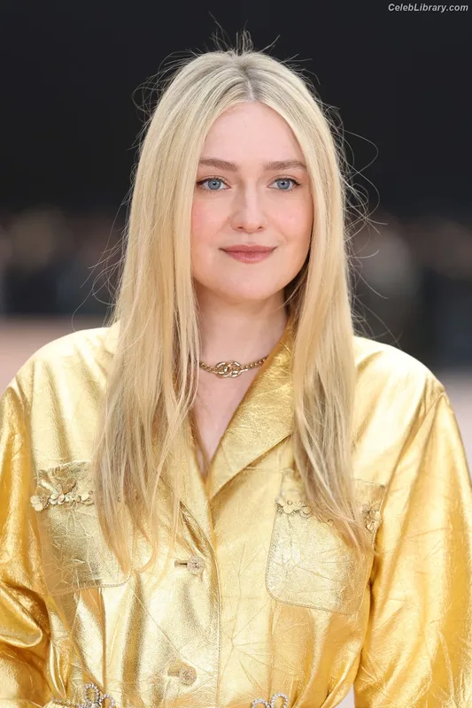 Dakota Fanning photo 13 of 728