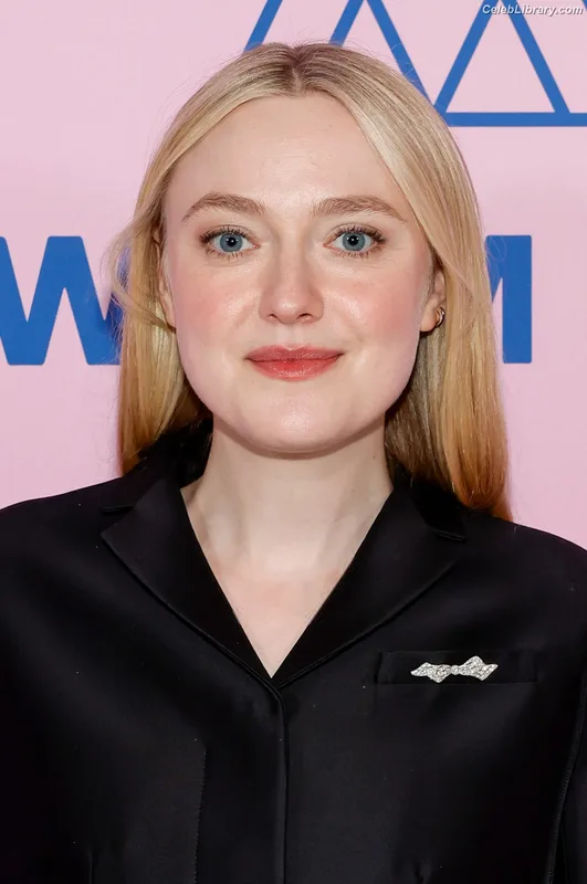 Dakota Fanning photo 23 of 728