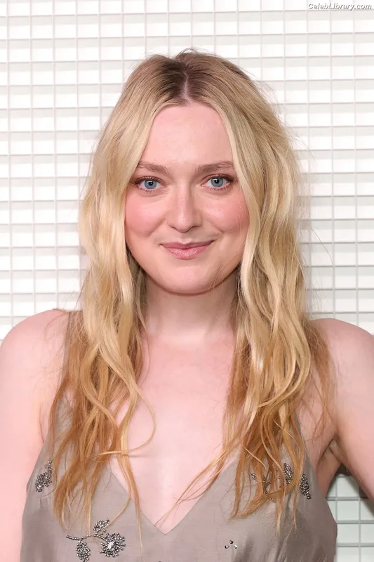Dakota Fanning photo 24 of 728