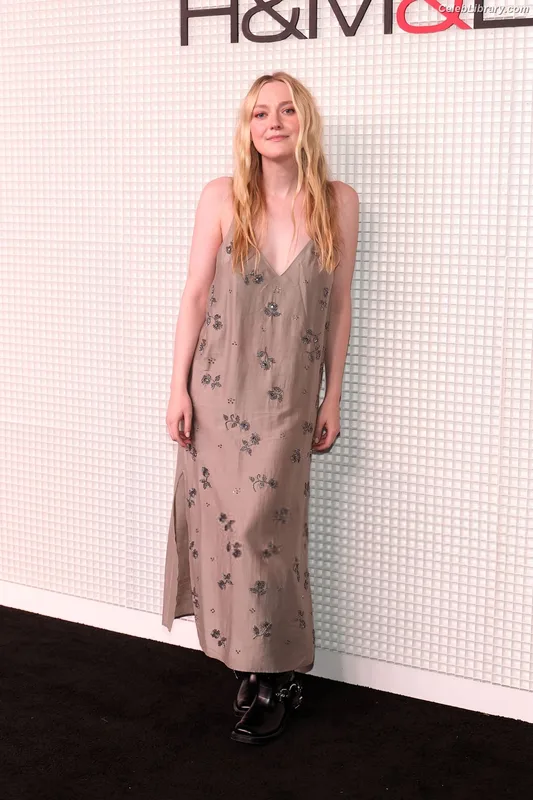 Dakota Fanning photo 19 of 728