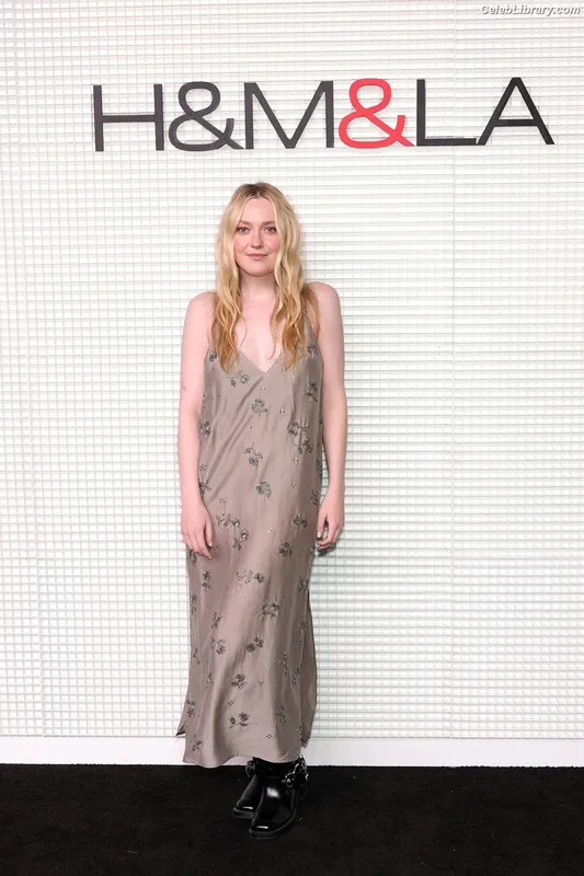 Dakota Fanning photo 24 of 728
