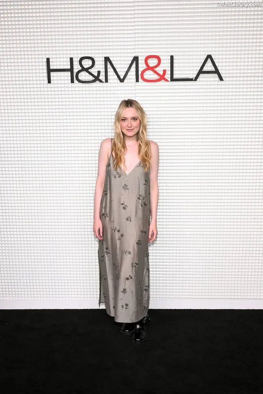 Dakota Fanning photo 4 of 728