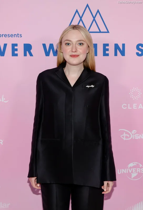 Dakota Fanning photo 8 of 728
