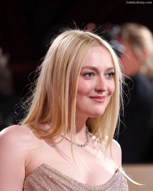 Dakota Fanning photo 10 of 728