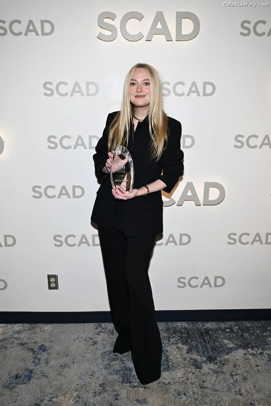 Dakota Fanning photo 10 of 728