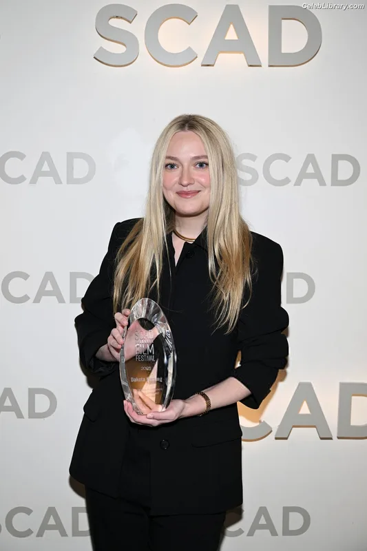 Dakota Fanning photo 13 of 728
