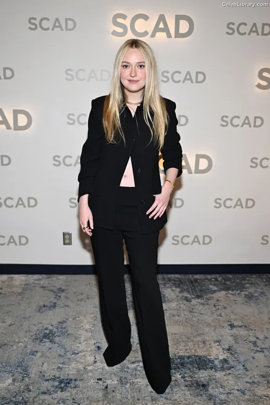 Dakota Fanning photo 16 of 728