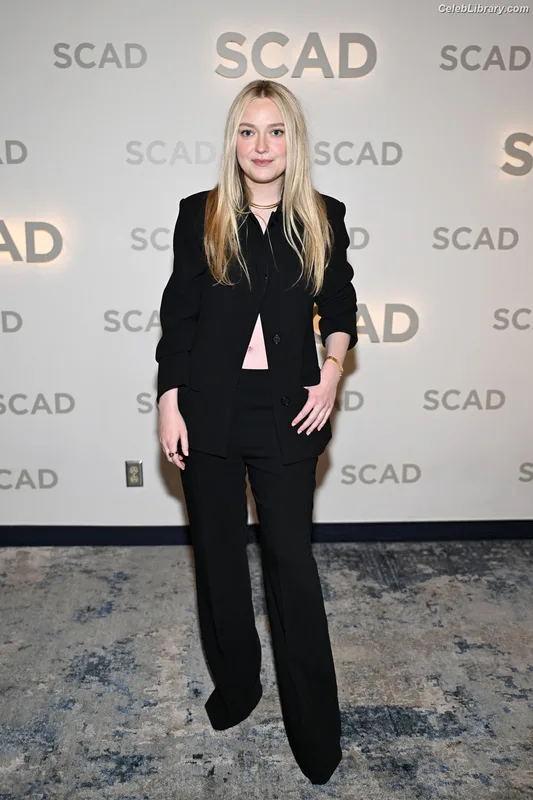 Dakota Fanning photo 18 of 728