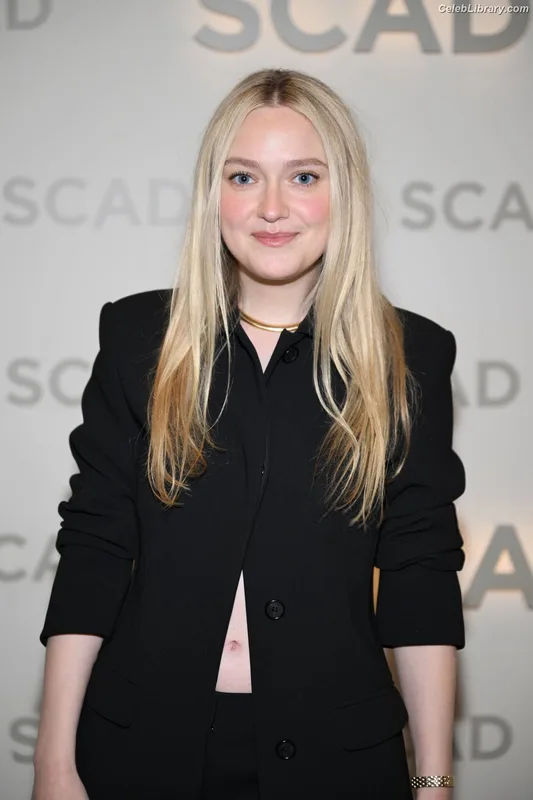 Dakota Fanning photo 20 of 728