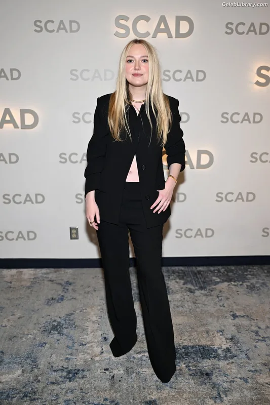 Dakota Fanning photo 21 of 728