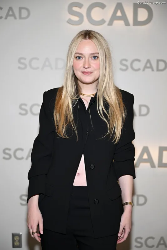 Dakota Fanning photo 22 of 728