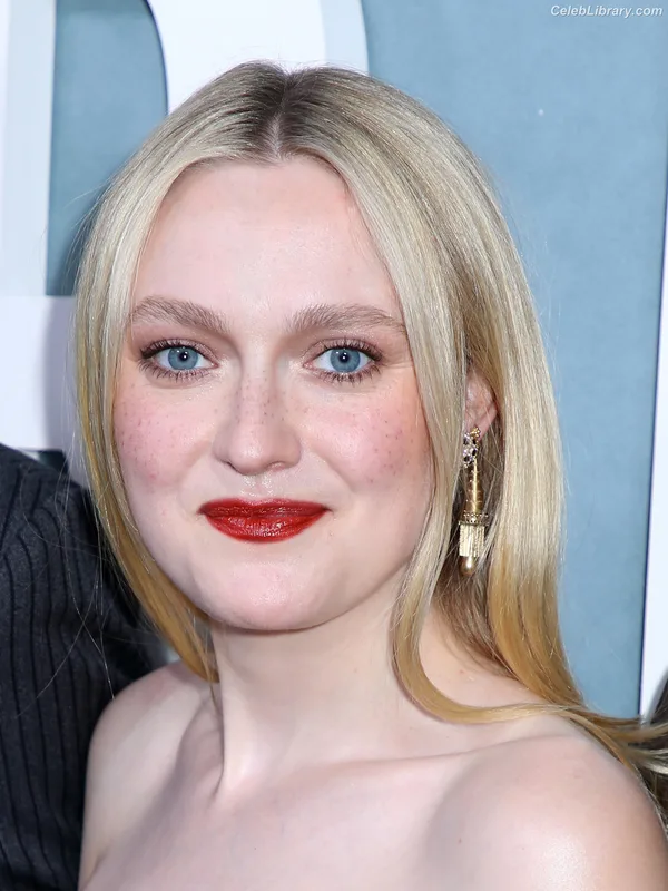 Dakota Fanning photo 3 of 728
