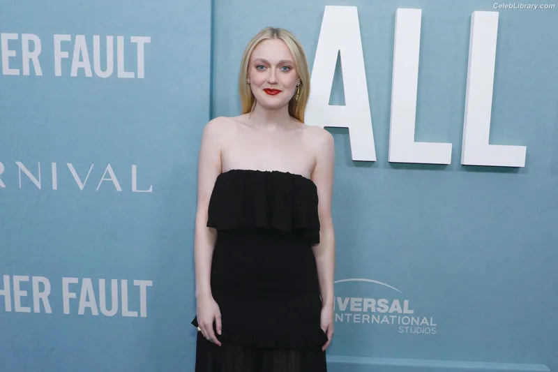 Dakota Fanning photo 10 of 728