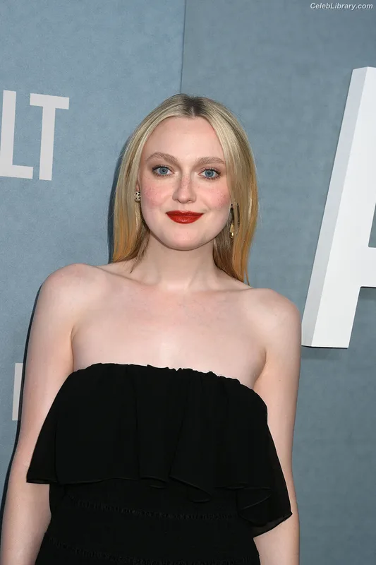 Dakota Fanning photo 14 of 728