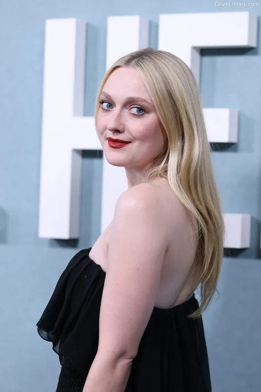 Dakota Fanning photo 18 of 728