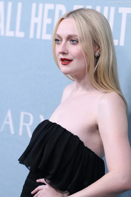 Dakota Fanning photo 19 of 728