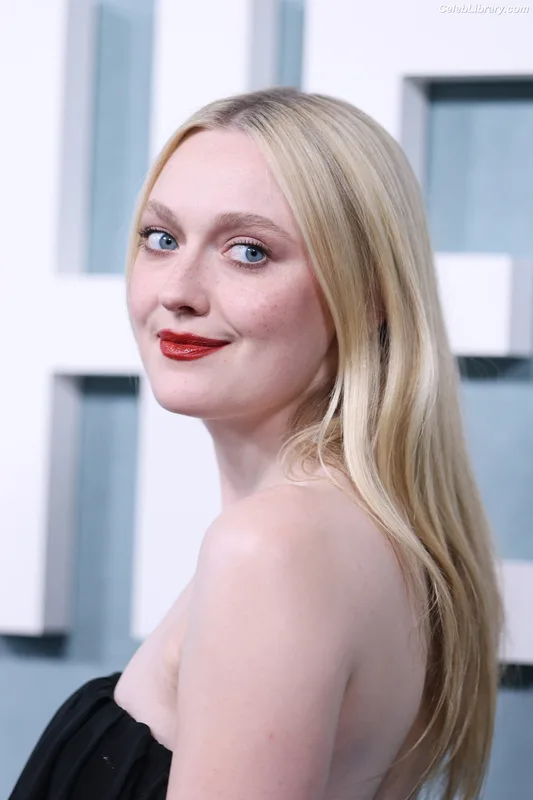 Dakota Fanning photo 20 of 728