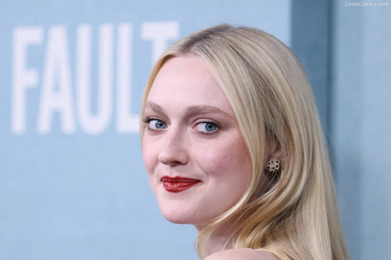 Dakota Fanning photo 21 of 728