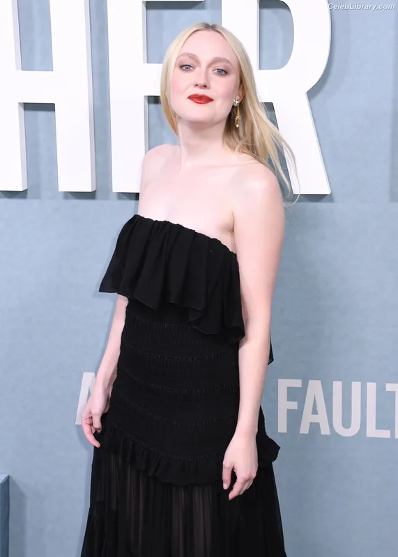 Dakota Fanning photo 3 of 728