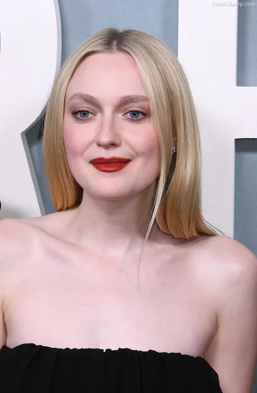 Dakota Fanning photo 18 of 728