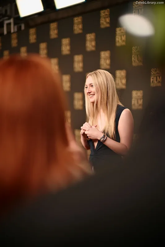 Dakota Fanning photo 4 of 728
