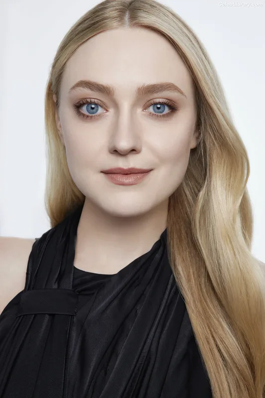 Dakota Fanning photo 7 of 728
