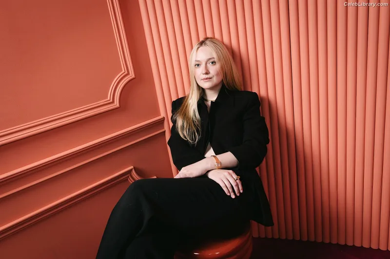 Dakota Fanning photo 11 of 728