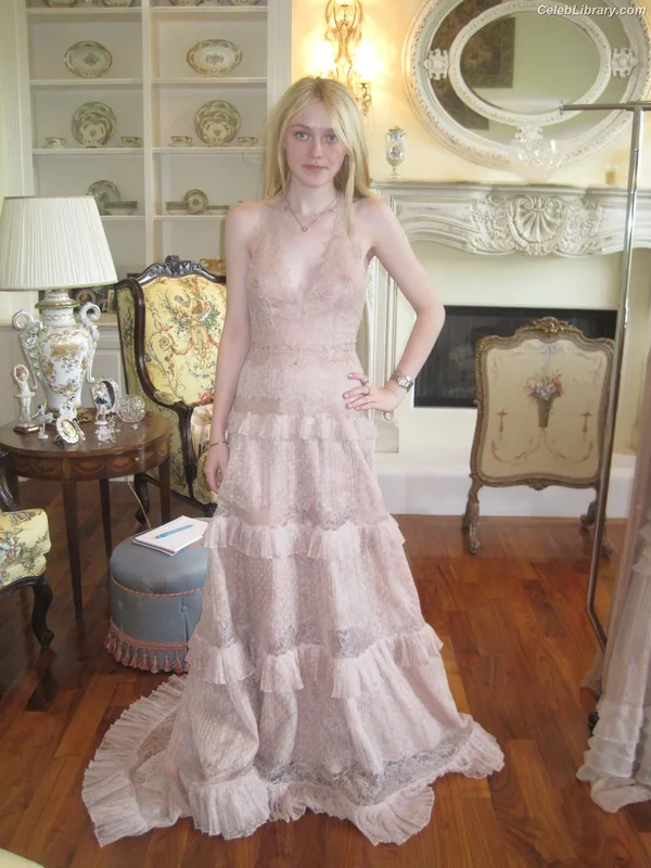 Dakota Fanning photo 12 of 728