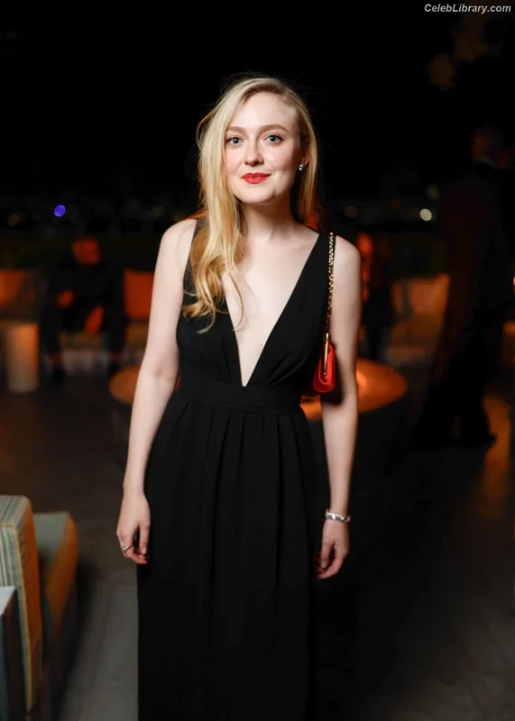 Dakota Fanning photo 14 of 728