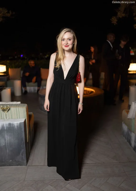 Dakota Fanning photo 15 of 728