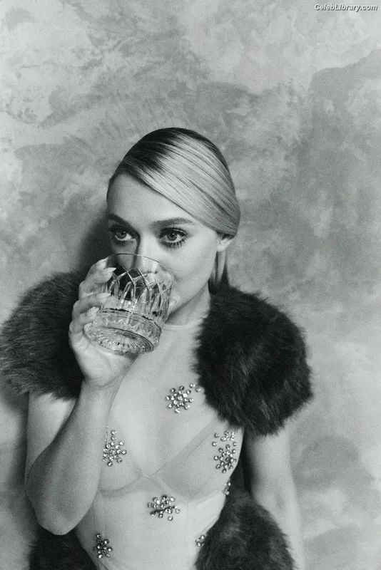 Dakota Fanning photo 22 of 728