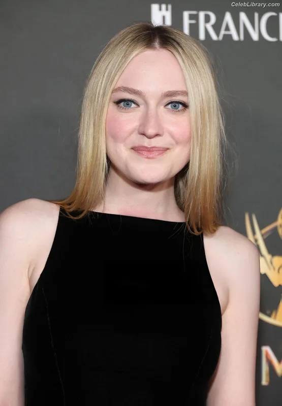 Dakota Fanning photo 24 of 728