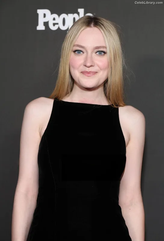 Dakota Fanning photo 1 of 728